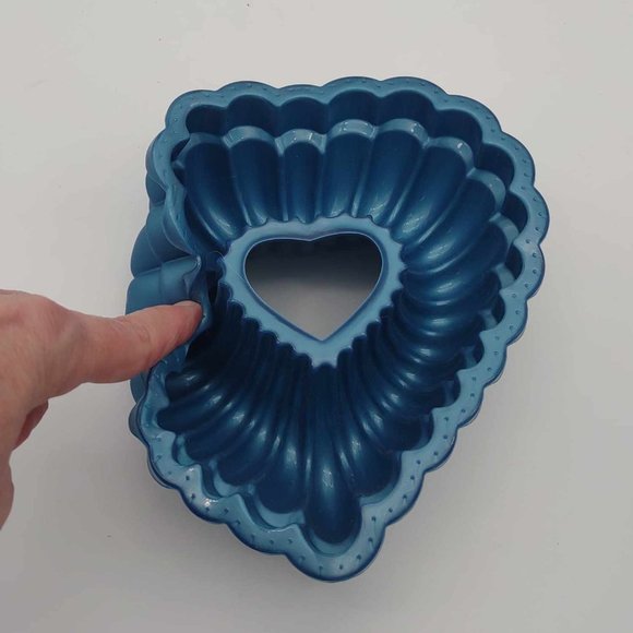 Valentine's - DASH Heart shaped mini-waffle maker & heart silicon baking pan - Picture 6 of 6